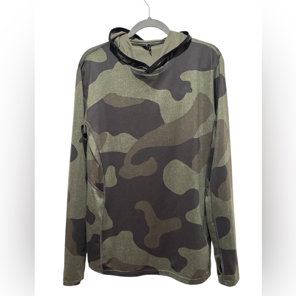 The North Face Mens Hiking Gear Pullover Hoodie. Color CAMOUFLAGE GREEN. Size M.